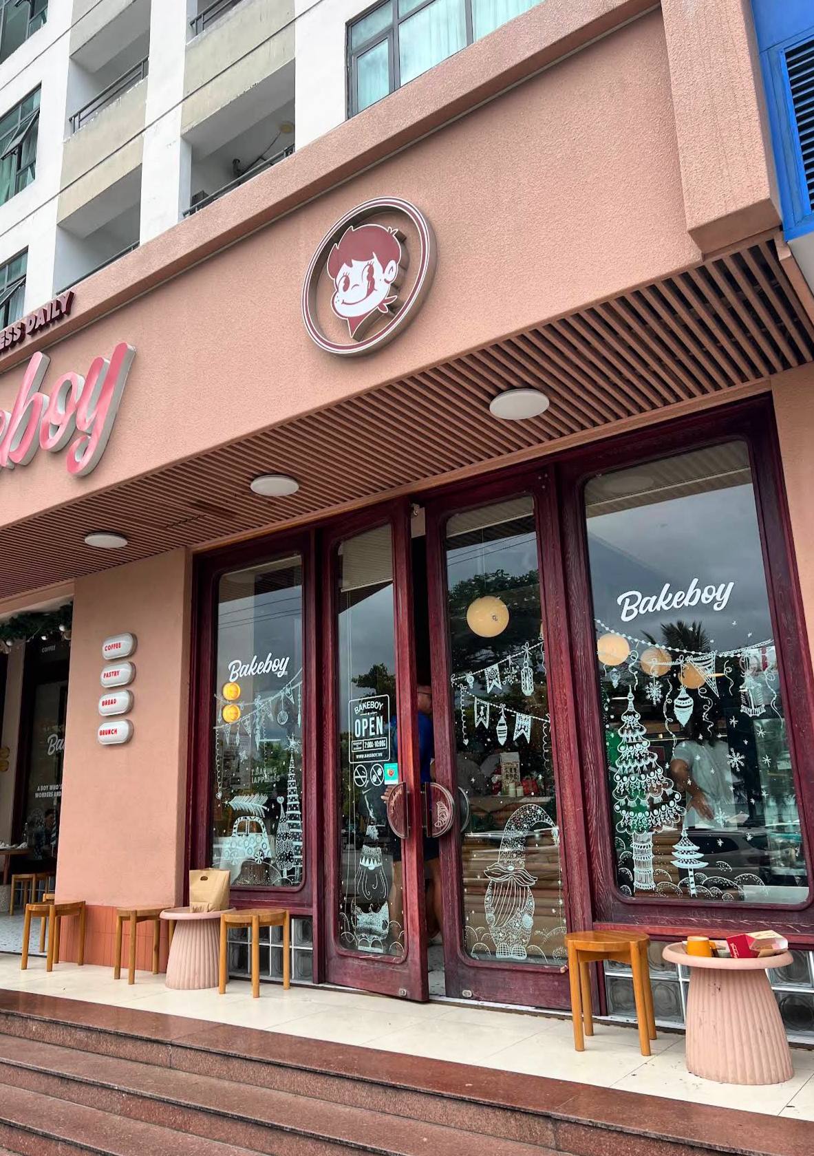 Bakeboy — Bakery & Coffee в Нячанге