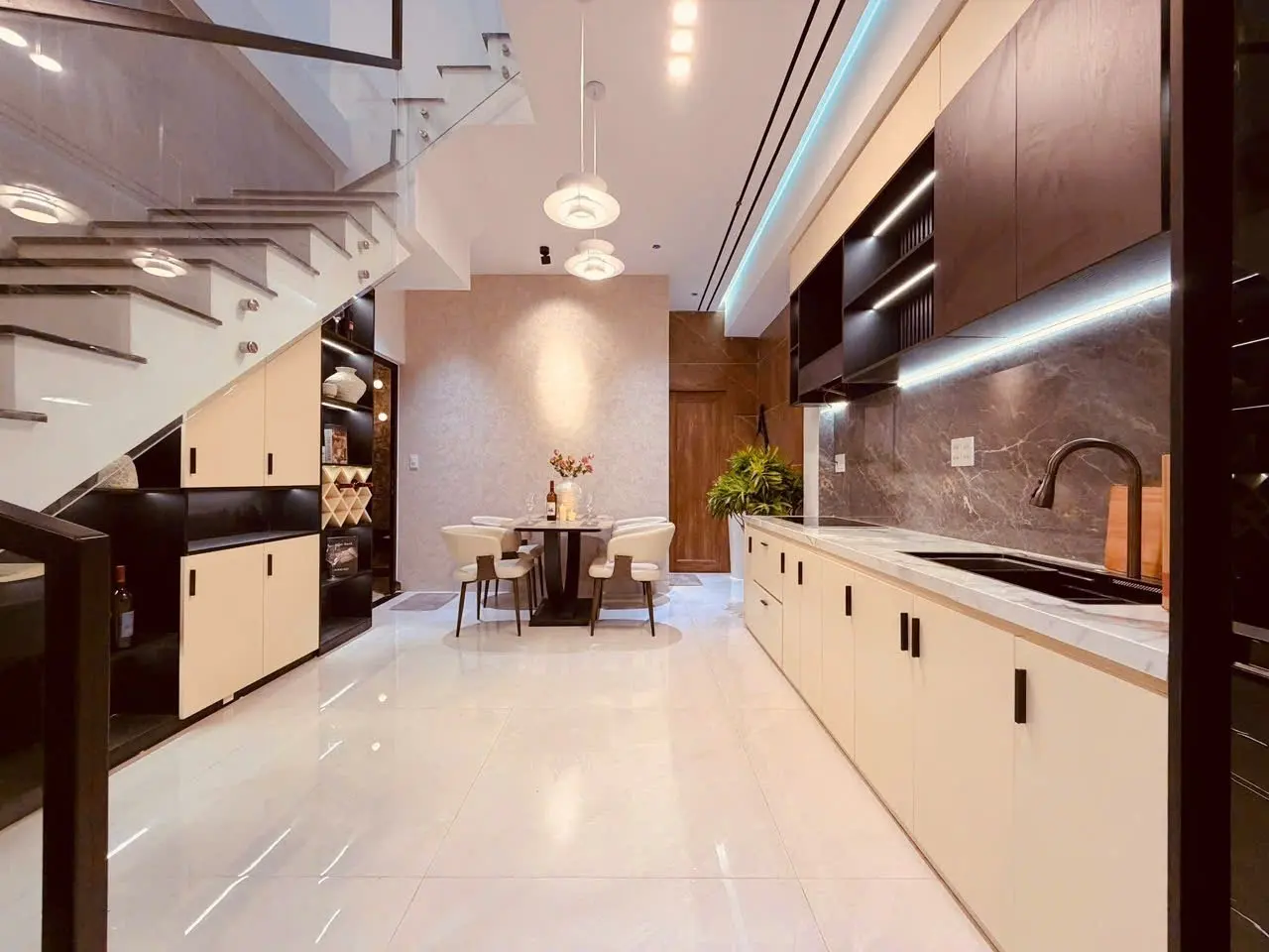 3-Storey House with 3 Bedrooms in Trưng Nữ Vương — 1