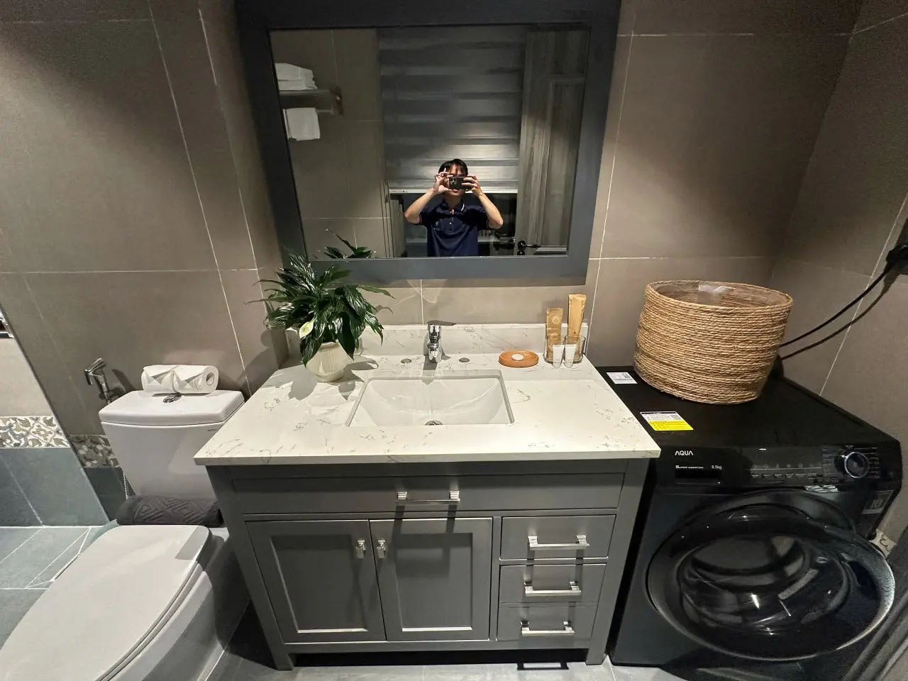 Premium 1BR Apartment in Ho Xuan Huong — 1