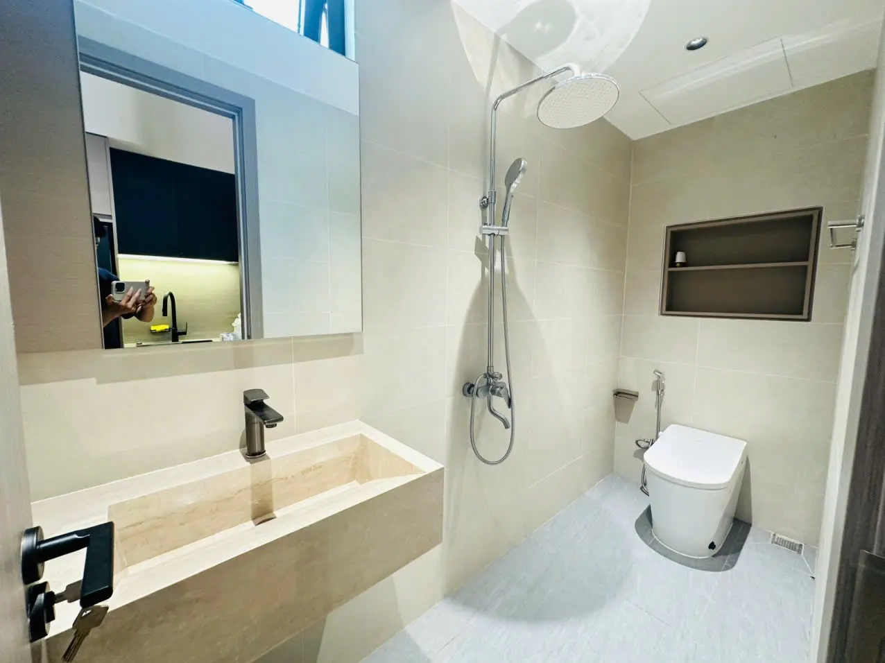 Luxury 1BR Apartment on Hải Phòng Street — 1