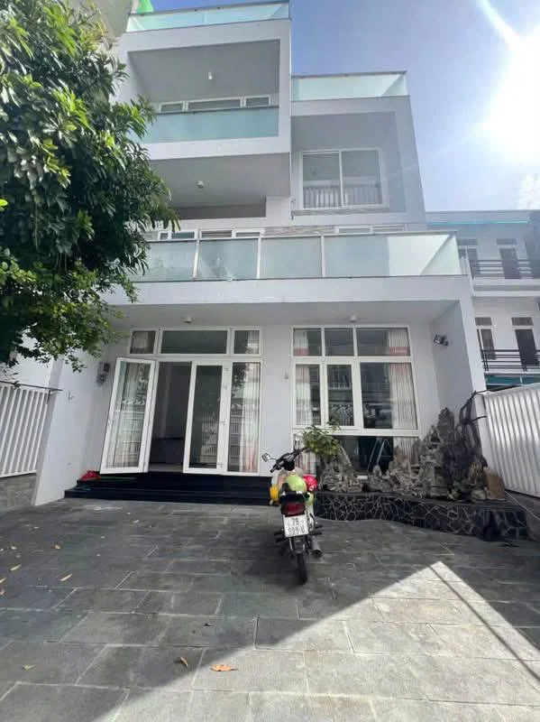House with 5 bedrooms in Center Nha Trang — 1
