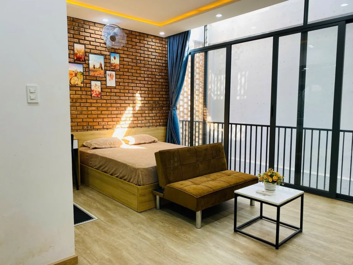 Spacious Fully Furnished Studio on Dang Vu Hy Street