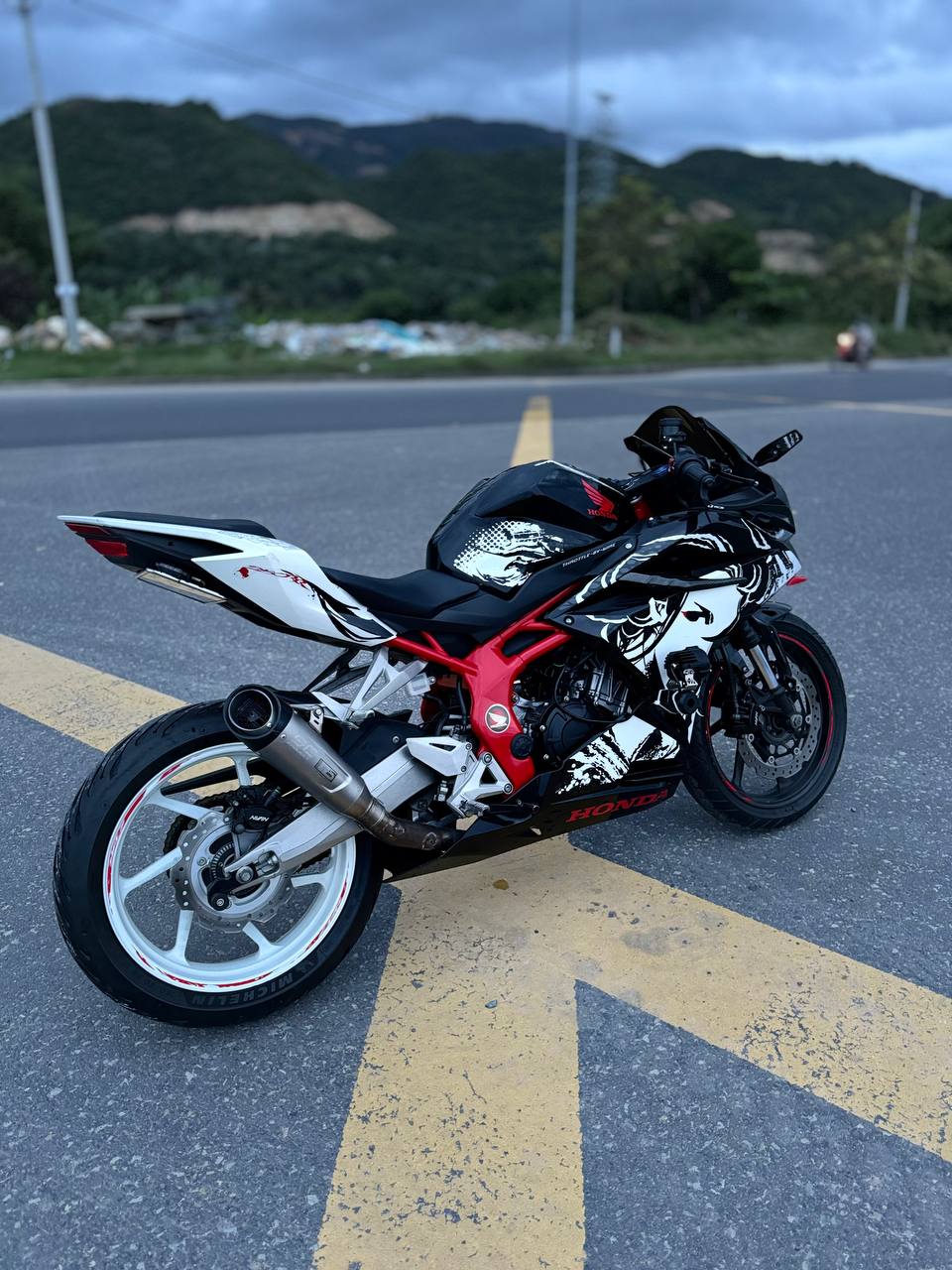 Honda CBR650R